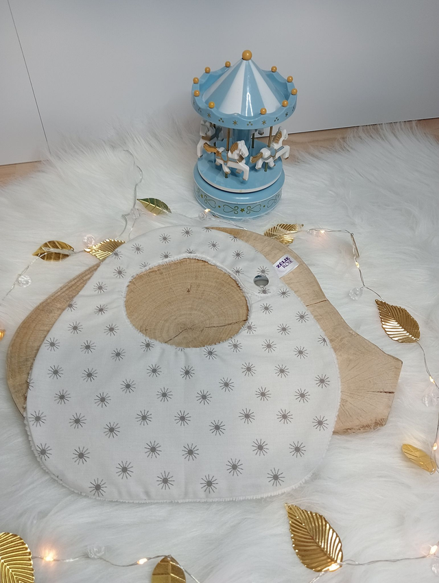 Bavoir boutonné doublé rond &quot;Petits soleils&quot;