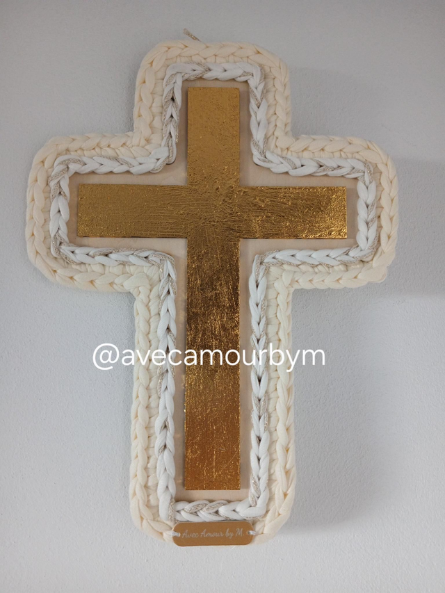 Croix dorée et blanche 