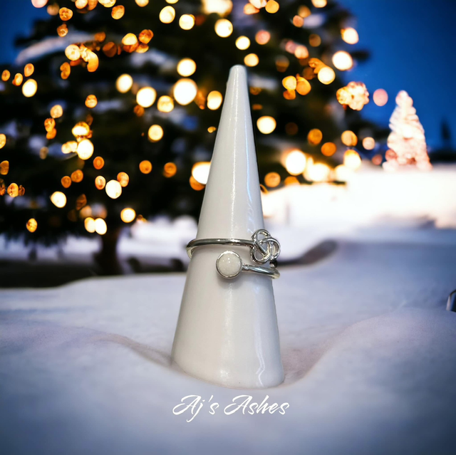 Adjustable celtic ring