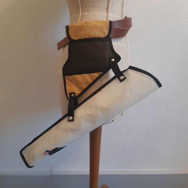 Carquois de type « salle » ambidextre, en grille polymère (possibilité végan)