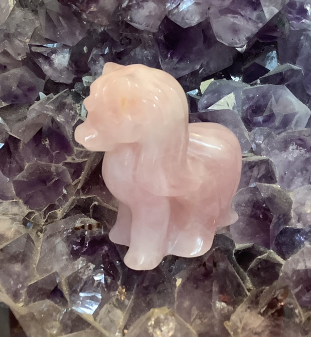 Poney en quartz rose 