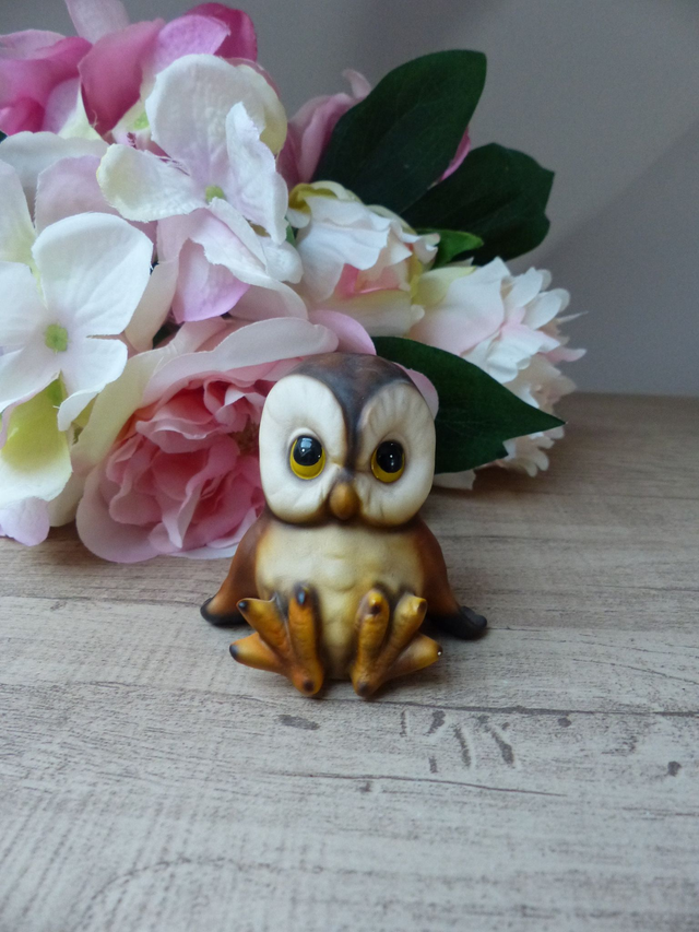 Royal Präsente Adorable Figurine Bébé Chouette Assise en Céramique Peinte à la main Vintage Collection, Cadeau Naissance Couple Maman