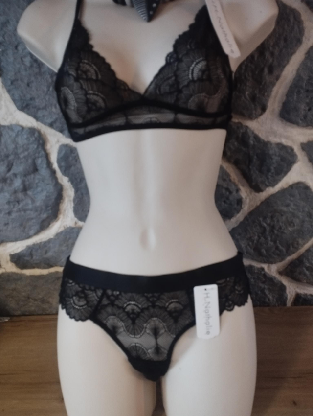 Ensemble triangle sans armatures ni rembourrage noir dos papillon