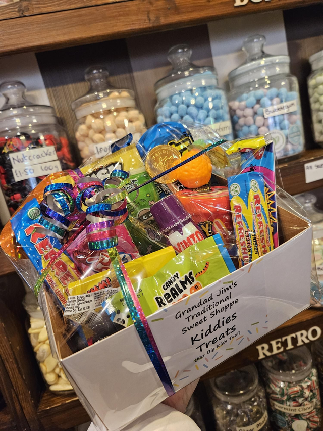 KIDDIES TREAT HAMPER 