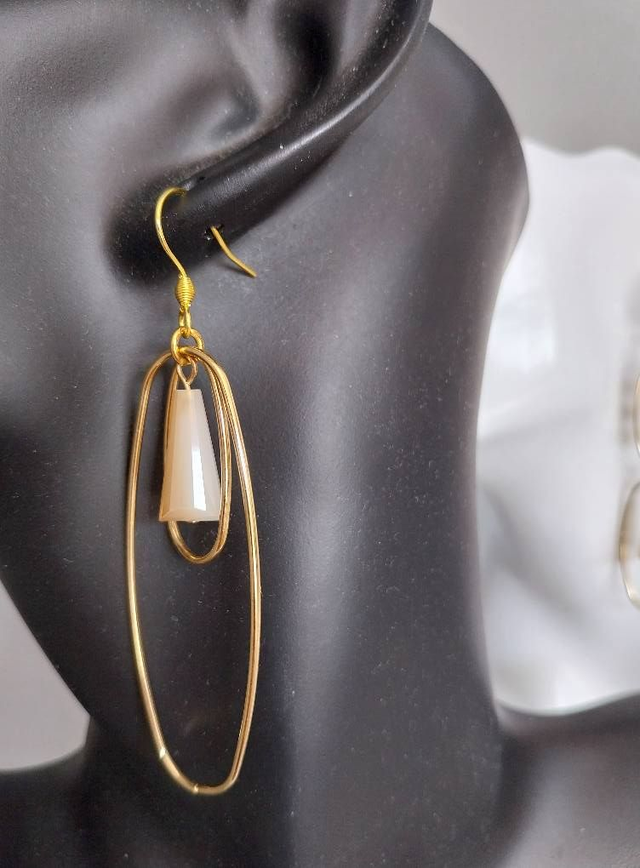 ✨Boucles asymétriques anneaux ovales et beige✨