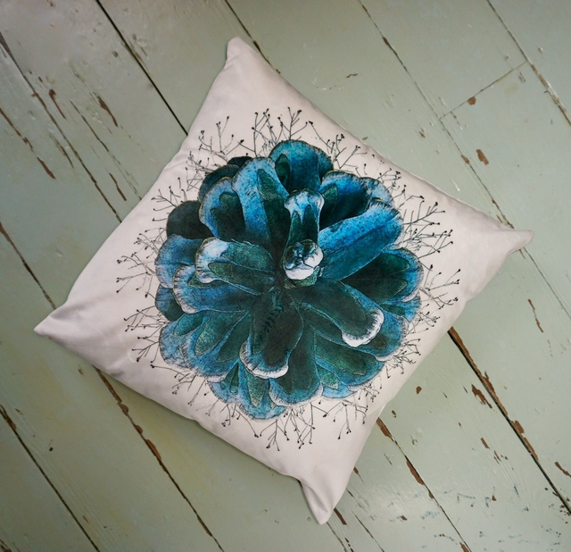 Cushion 'Frosted Pine Cone' 