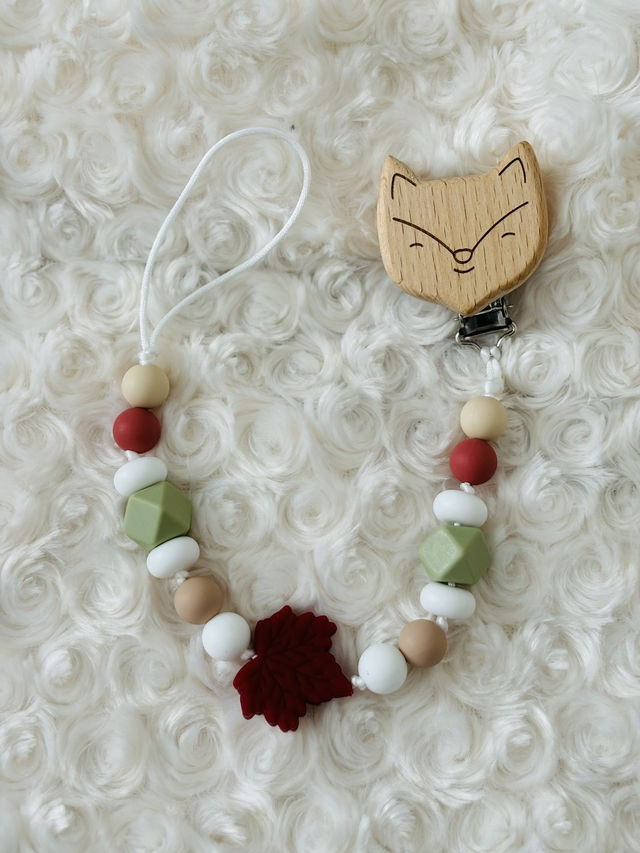 Attache tetine Renard Feuille Bordeaux 🦊 