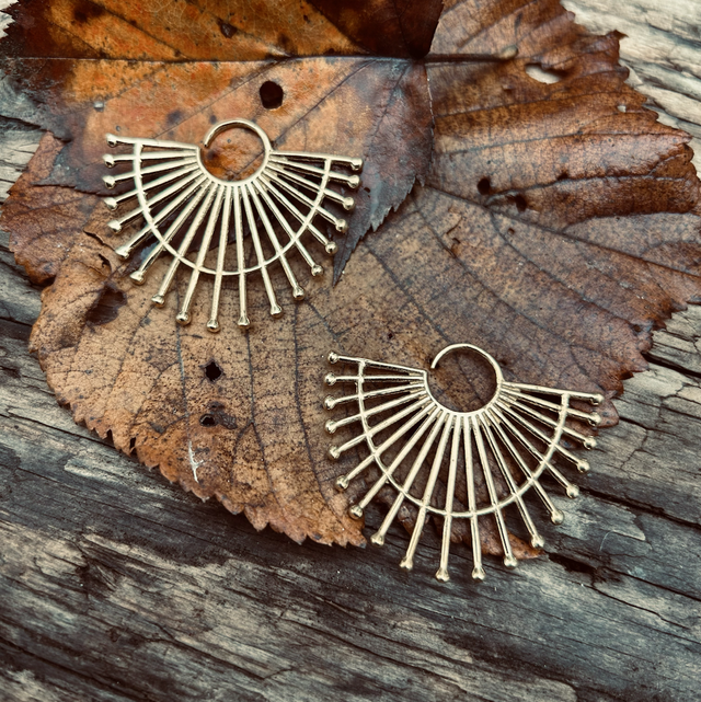 JOLIES BOUCLES D’OREILLES SOLEIL DORÉ 