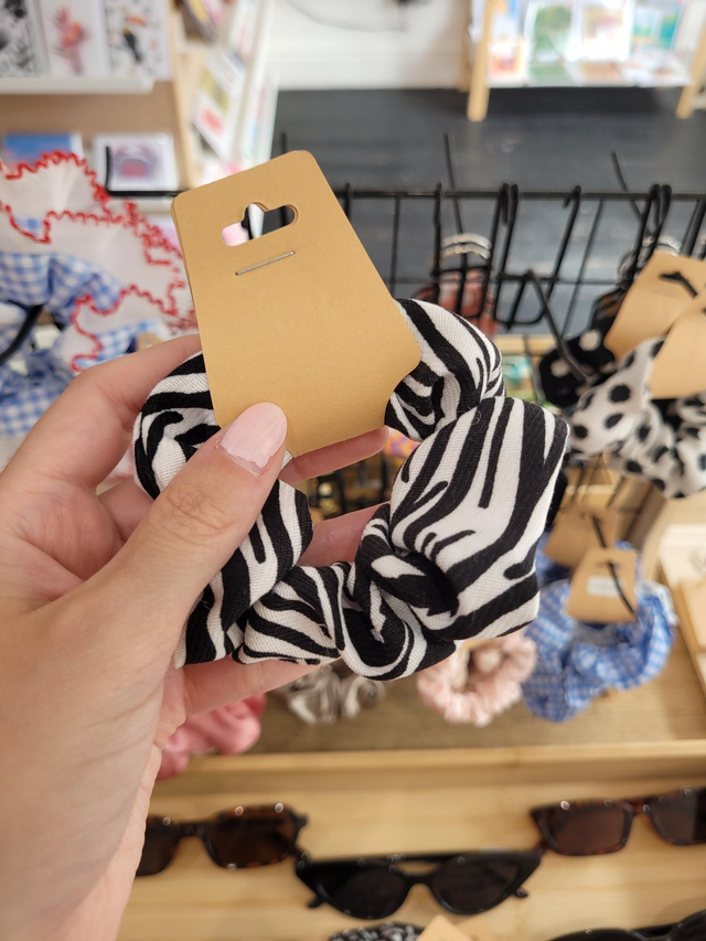 Zebra print single scrunchie - HE-012