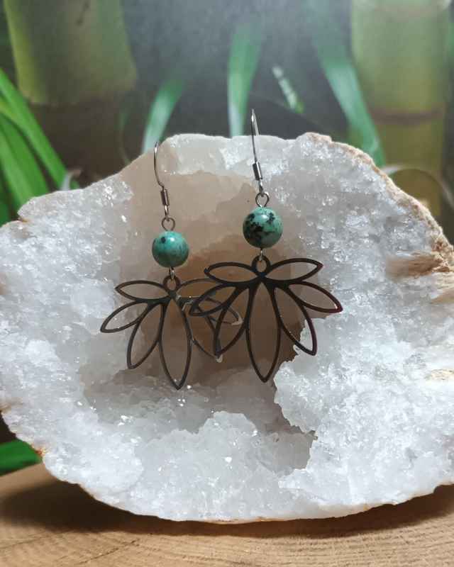 Boucles d'oreilles en turquoise d'Afrique et motif feuille
