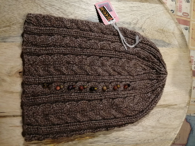 Bonnet brodé en perles