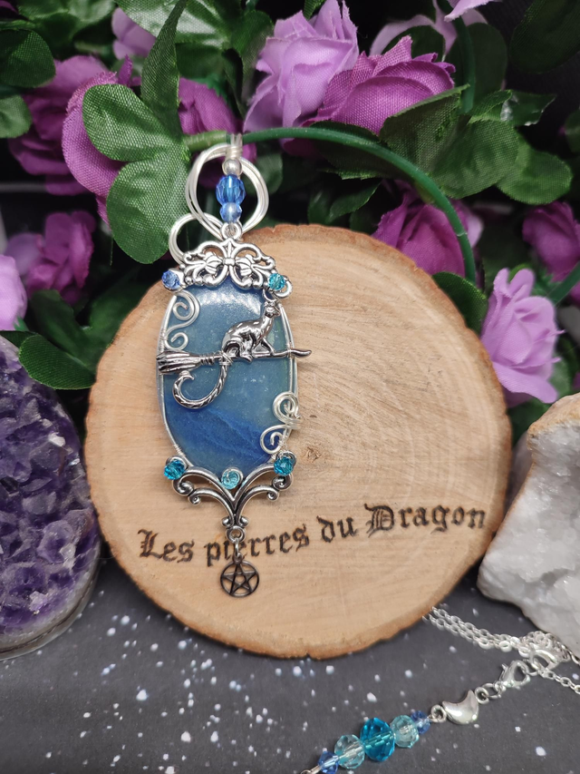 Talisman Familier des Brumes Bleues - calcite bleue pentacle et chat