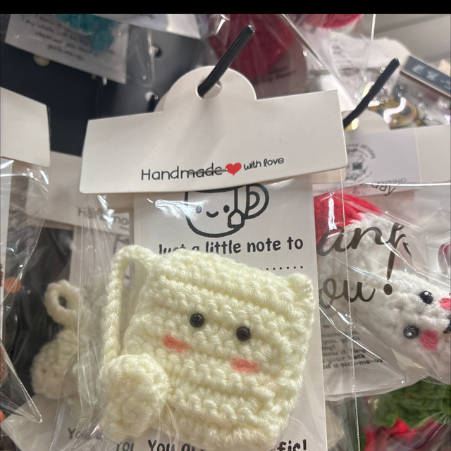 Crochet teabag pocket hug 