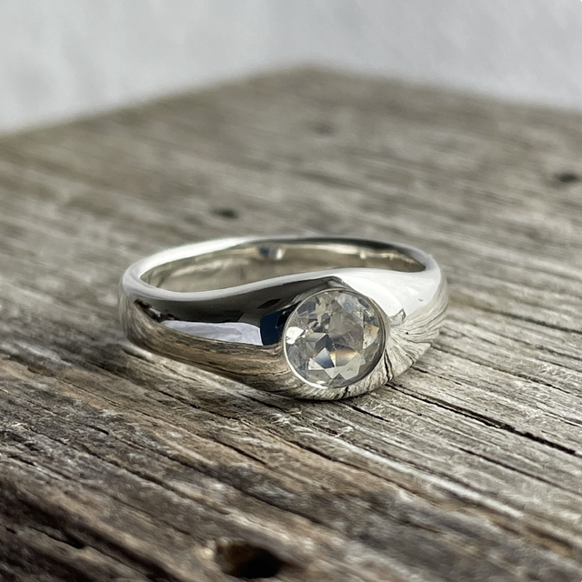 Curvy  Moonstone Ring
