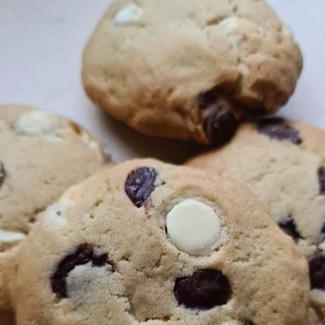 Sourdough cookies - the white &amp; dark choc one