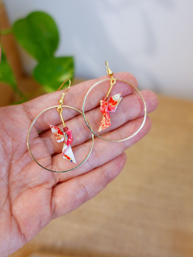 Oiseaux, Colombe en Origami / Crochets plaqué or 14K / Papier japonais washi / Rose, Or / Créole, Anneaux / Boucles d'oreilles / Bijou origami /