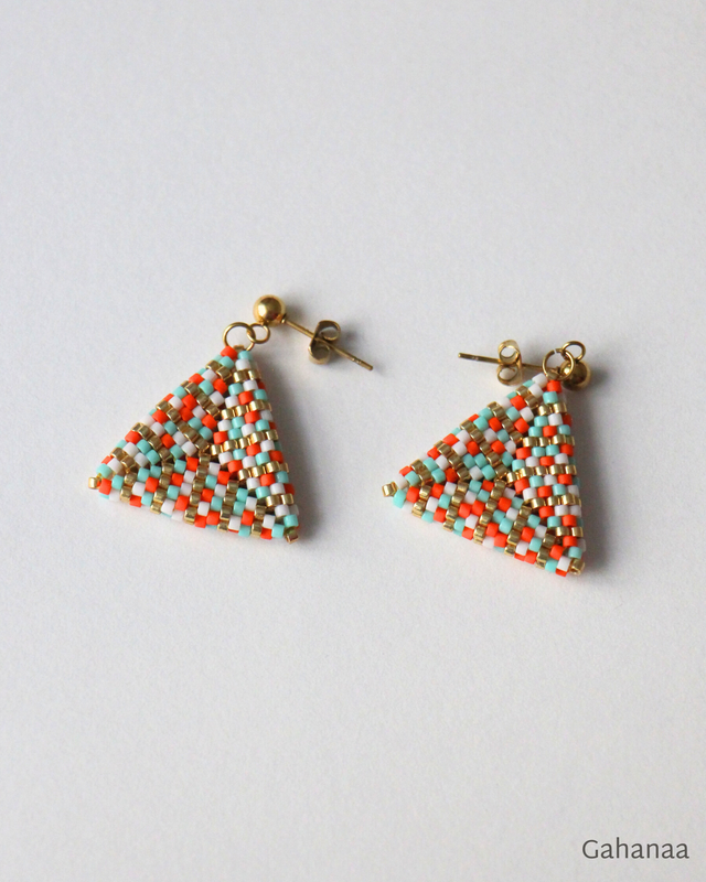 Mathilde, boucles d'oreilles éclats dorés, blancs, orange et turquoise clair