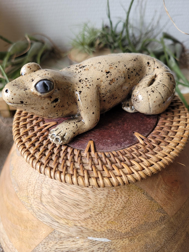 Le Gekkzard – Figurine Artisanale en Céramique (Pièce Unique)
