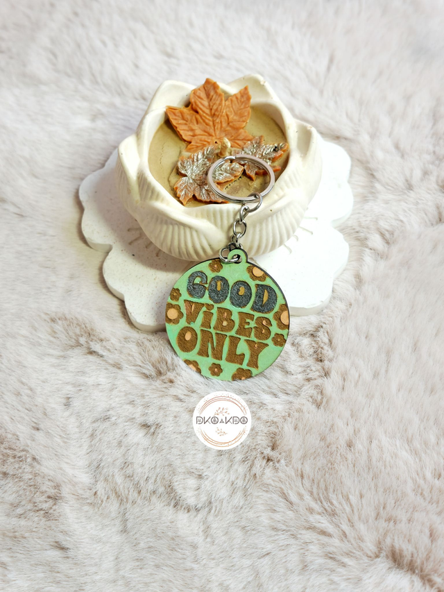 Porte clé en bois  Good Vibes 