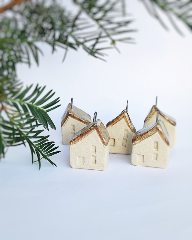 Beżowe domki ceramiczne na choinkę - zestaw 5 sztuk