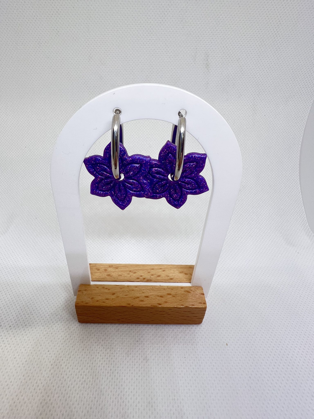 Fleurs étoilées violettes 