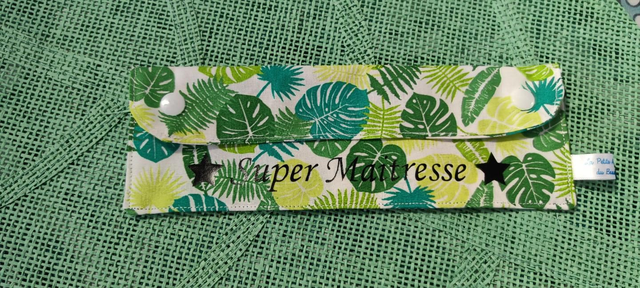 Pochette à crayons feuilles 