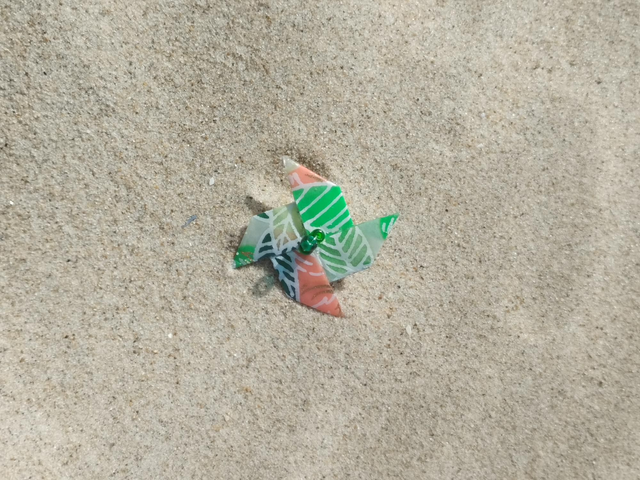 Broche moulin à vent à motifs végétaux: Brise naturelle