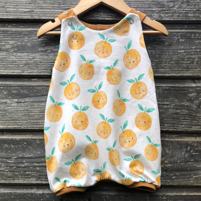 Salopette évolutive courte 12-24 mois «Petites oranges»