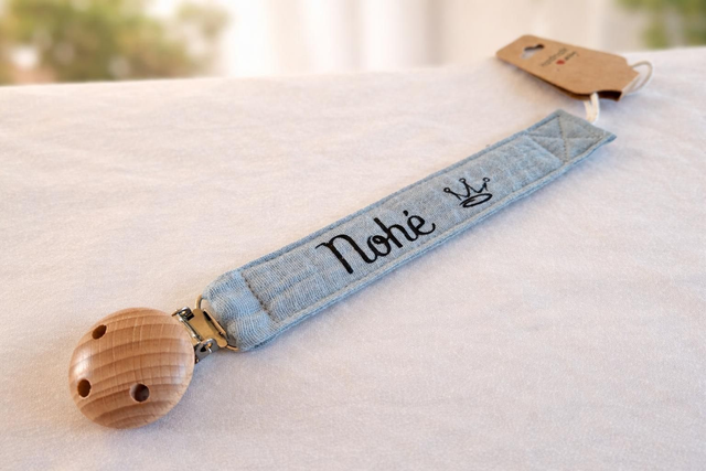 Attache tétine personnalisée couronne – prénom bébé | Ma Bulle Créative