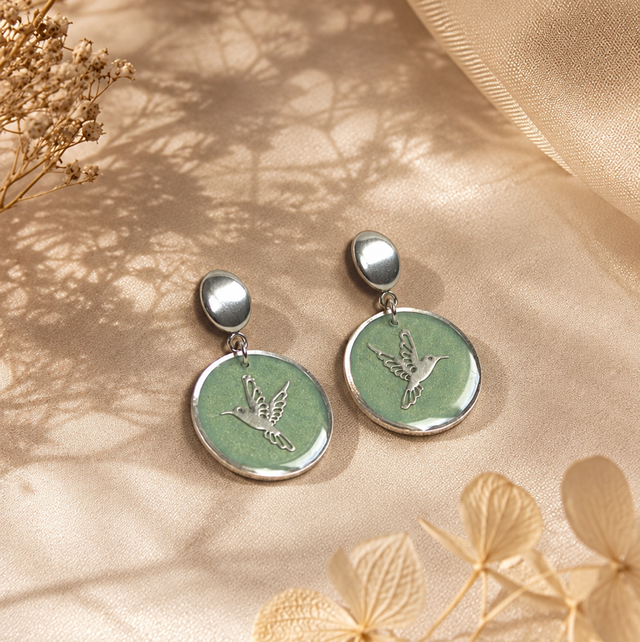Boucles d’oreilles pendantes Colibri vert nacré – Argenté - Pièce unique