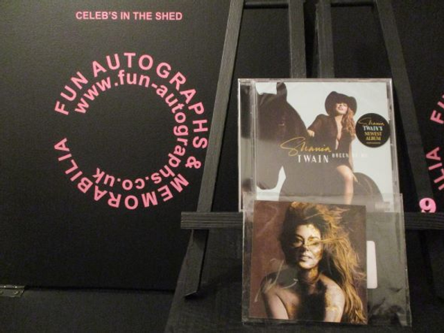 Shania Twain - 'Queen Of Me' Album + Authentic Autographed Album Art Card (9)