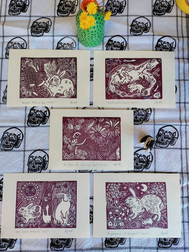 Linogravure/tampon "Les trois grâces" lapins sauvage format 10X14.5 cm Bordeaux