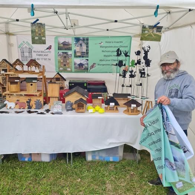 Bâches en TISSU personnalisées pour le fond du stand : Optimisez votre visibilité sur les marchés, salons et foires.