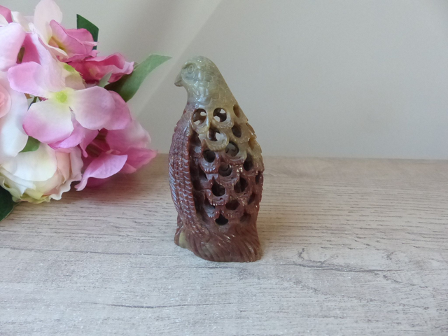 Figurine Maman Pingouine en Pierre Sculpté à la Main, Pingouin Undercut en Pierre, Sculpture Figurine Pingouin et son Bébé Artisanat d'Art