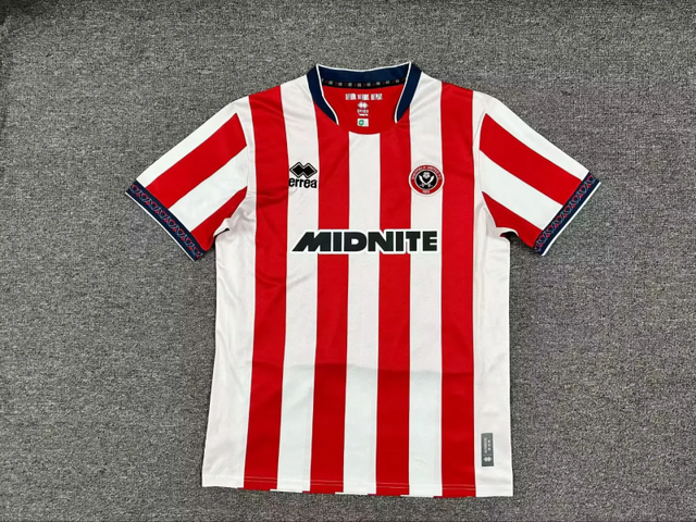 Primera equipación Sheffield United 25, 26