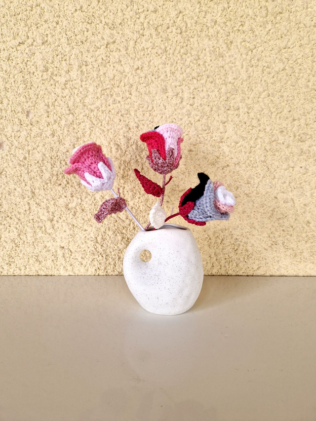 Trios Roses plus son vase