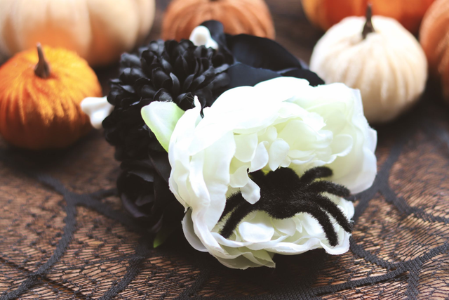 Hairflowers • XL • Spider & bones