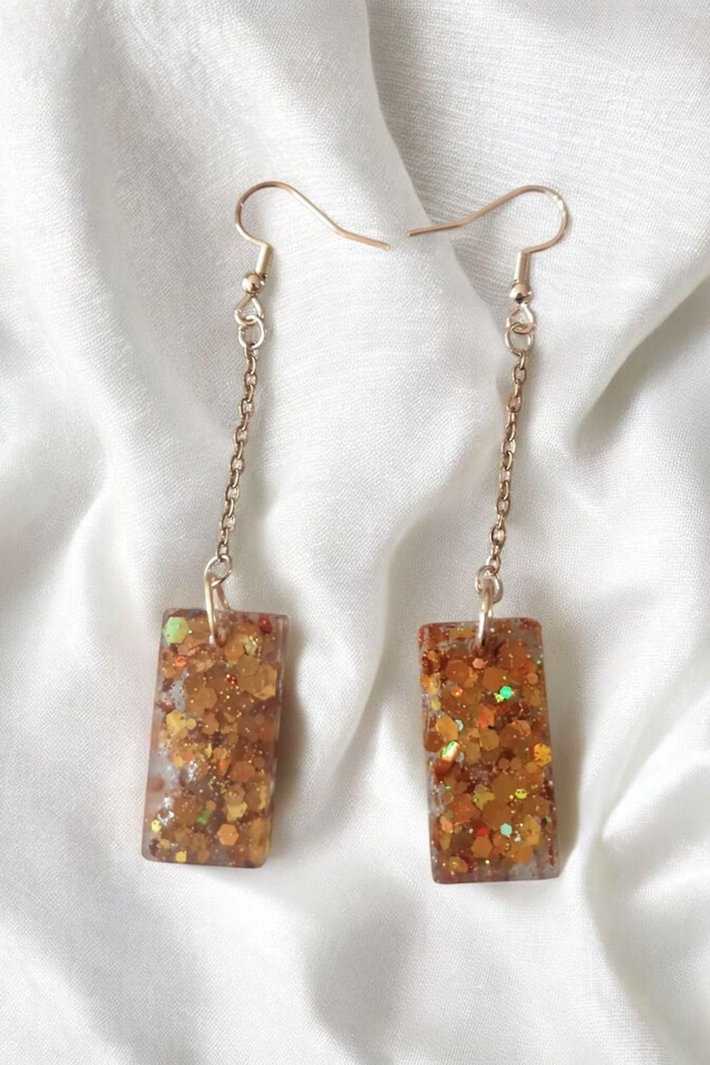 Boucles d&#039;oreilles en résine uv, hypoallergénique fait main 