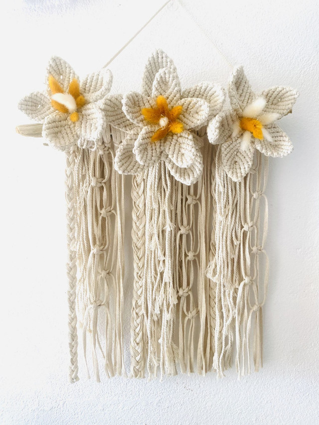 Suspension fleurs en macramé