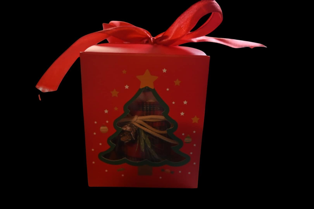 Bougie de Noël Parfum Pin des Landes – Ambiance Forêt Enneigée & Fêtes Chaleureuses