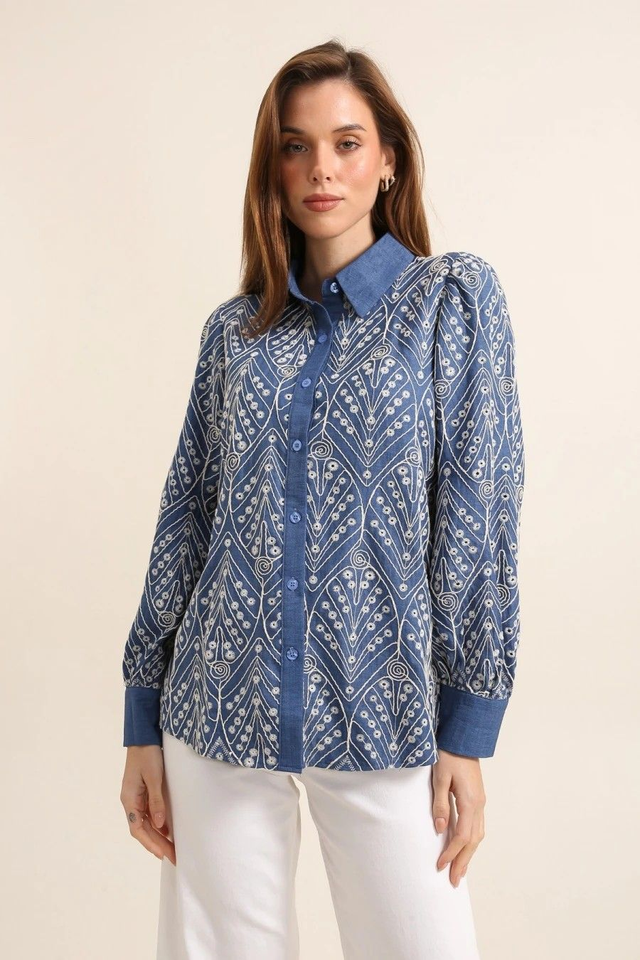 Chemise avec broderie