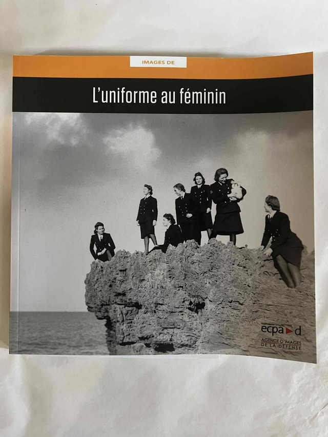 L'uniforme au féminin