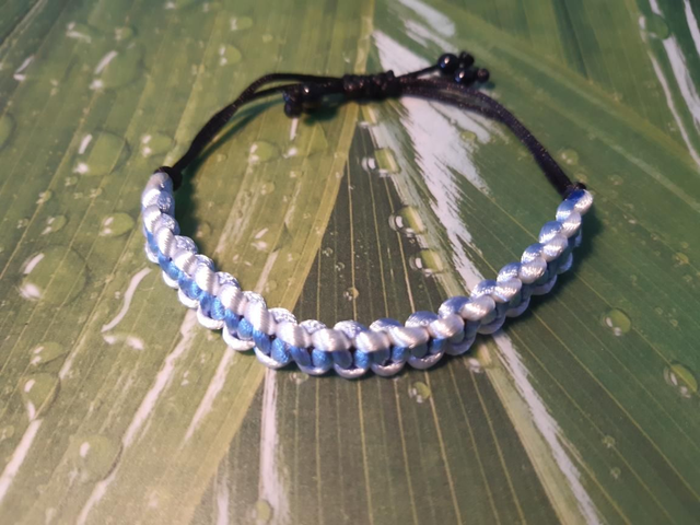 Armband hellblau weiß