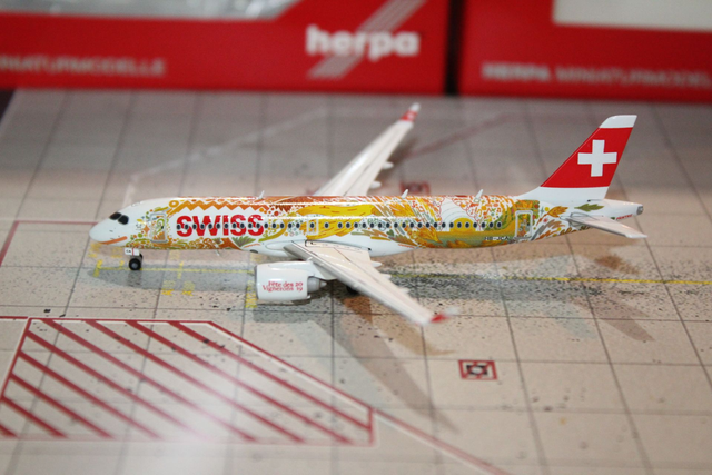 SWISS A220-300 (HB-JCA) Fête de Vignerons, 1:400 Herpa 562713