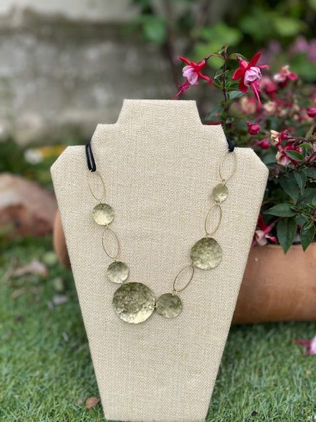 Collar Atemporal cinta negra