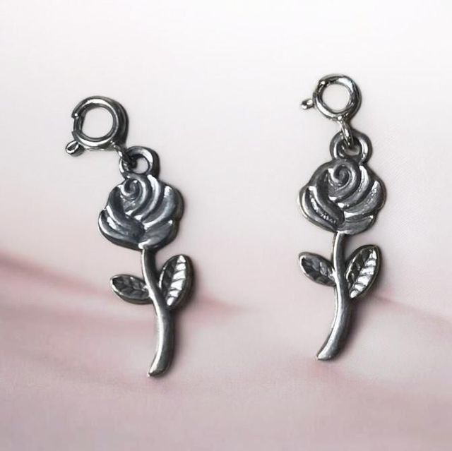 🌹 Charm’s Rose en Acier Inoxydable – Breloque Bijou 24 mm Argenté