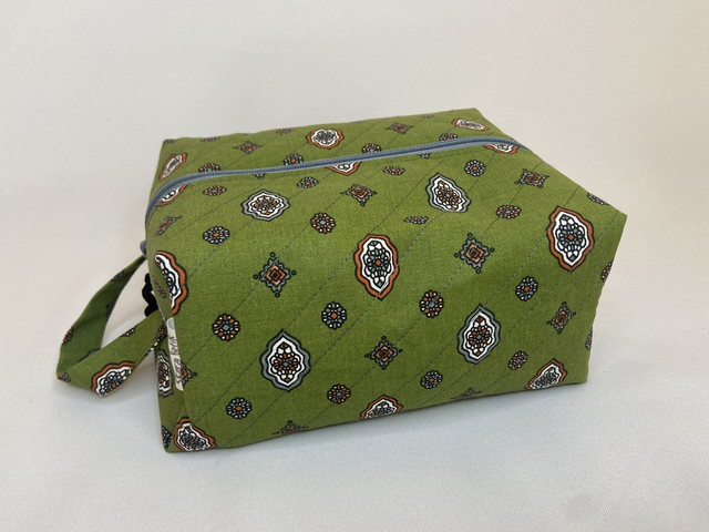 TROUSSE DE TOILETTE KAKI MOTIF PROVENÇAL