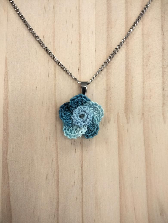 Collier &quot;Flo&quot; - variation de bleu
