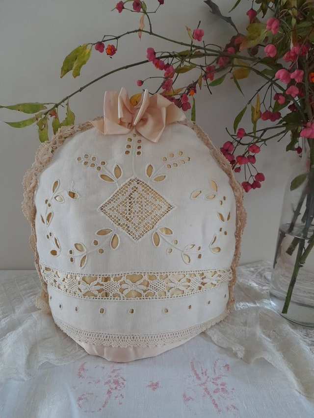 Couvre-théière en linge ancien