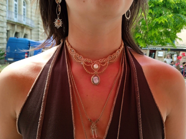 Colliers au choix, tour de cou ou diadème tissé en micro macramé